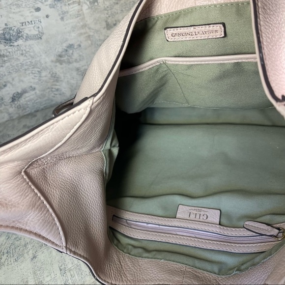 G.I.L.I. Classic Leather Hobo- Verona - Picture 10 of 16